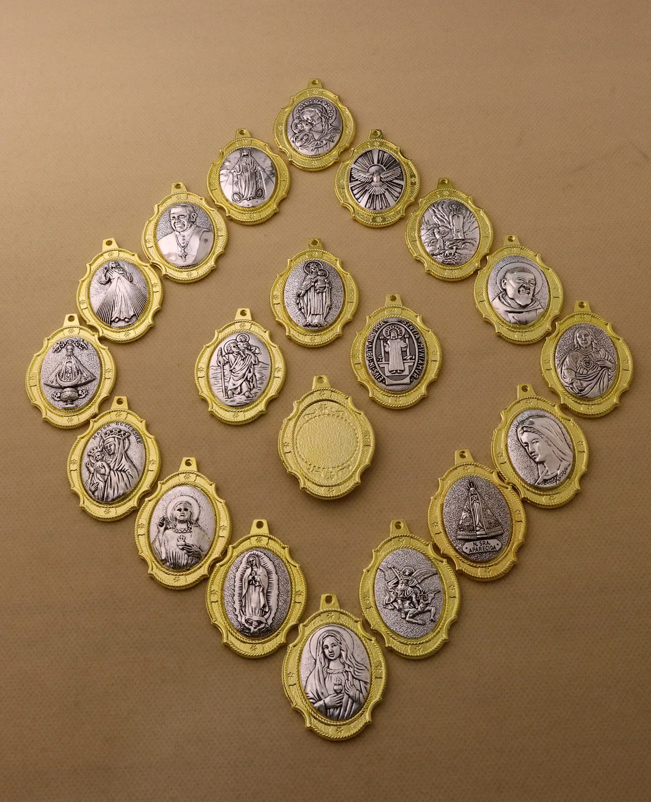 Heilige Ikone Mater Eccleslae Unsere Liebe Frau Lourdes Aparecida Göttliche Barmherzigkeit St. Michael Christopher Anhänger DIY Religiöse Andenken Teile – Detail 4