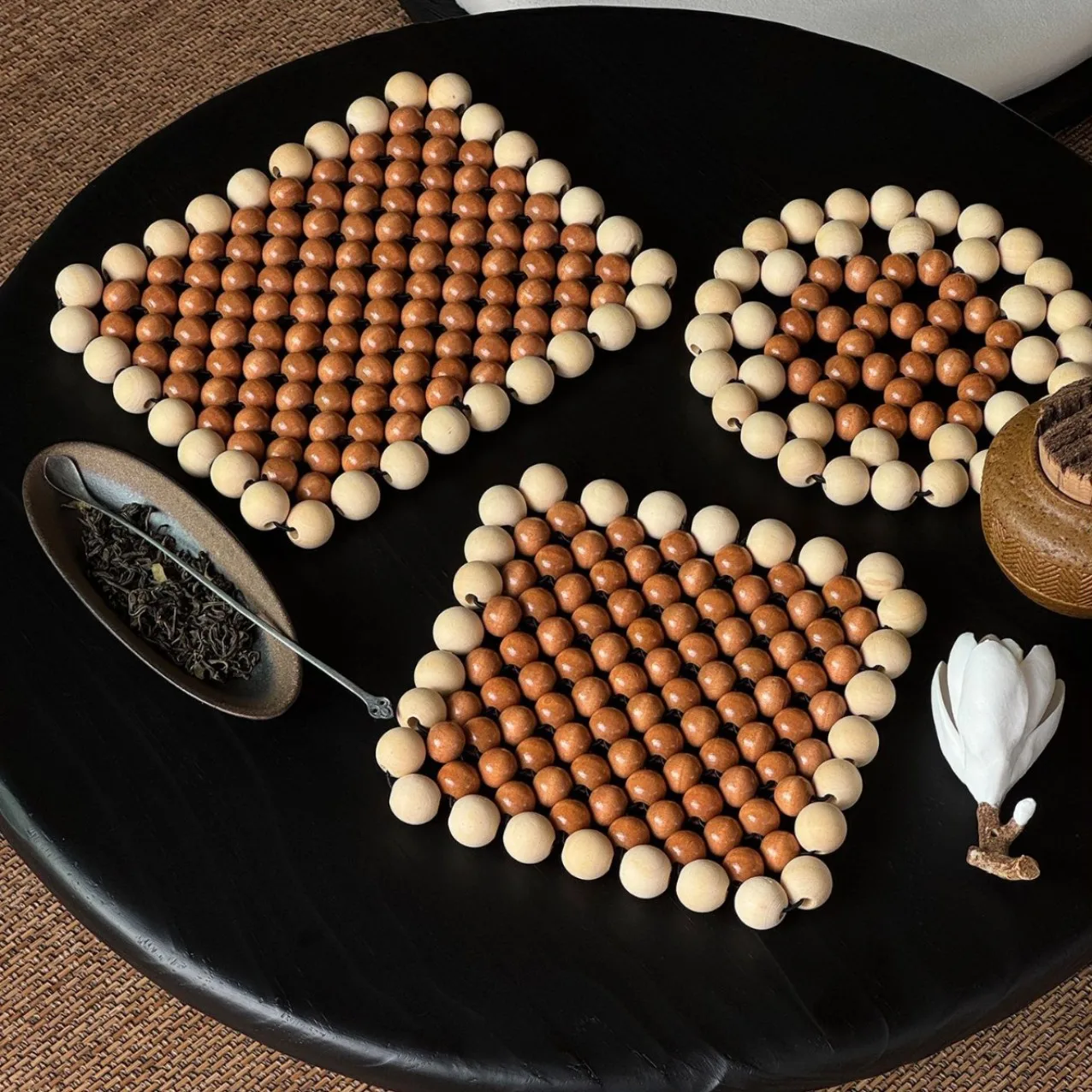 Two Tone Wooden Bead Heat Resistant Coaster Handmade Wood Ball Protector Mats Heat Insulation Pad for Kitchen Dining Table Decor