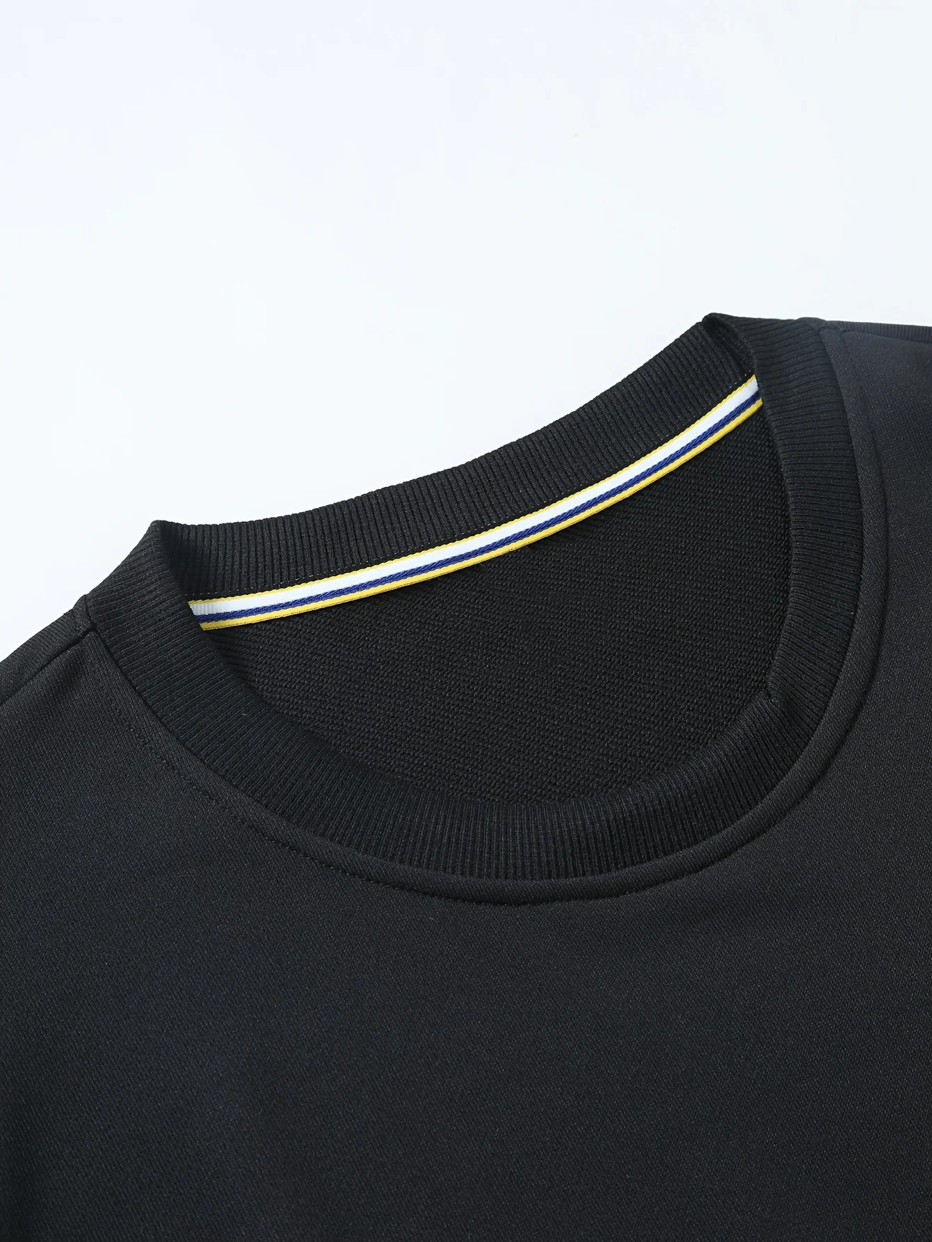 سويت شيرت رجالي برسومات متدرجة باللونين الأخضر والأسود مستوحى من الطراز القديم - طباعة على الوجهين 250 جرام، أكمام طويلة