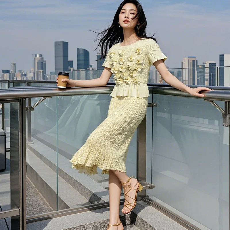Miyake Design จีบชุดผู้หญิงจีบปักแขนสั้นเสื้อยืด + กระโปรง A-Line Chic 2 ชิ้นชุด