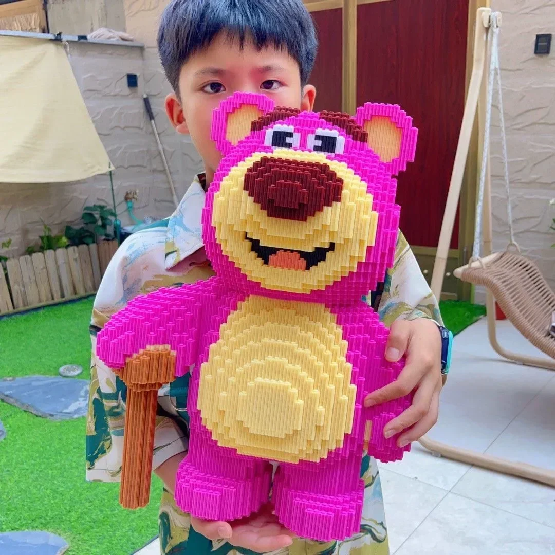 Disney-bloques de construcción de oso de fresa gigante para niños y adultos, juguete 3D de 43cm, bricolaje, para decoración de escritorio, regalo de Navidad, 8500 piezas