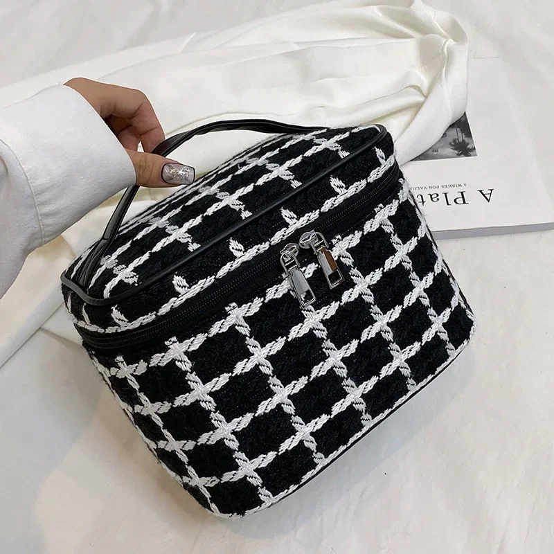 Portable and Exquisite High Beauty Wash Bag Trendy New Makeup Storage Bag Woolen Fashion Handheld Large Capacity Makeup Bag