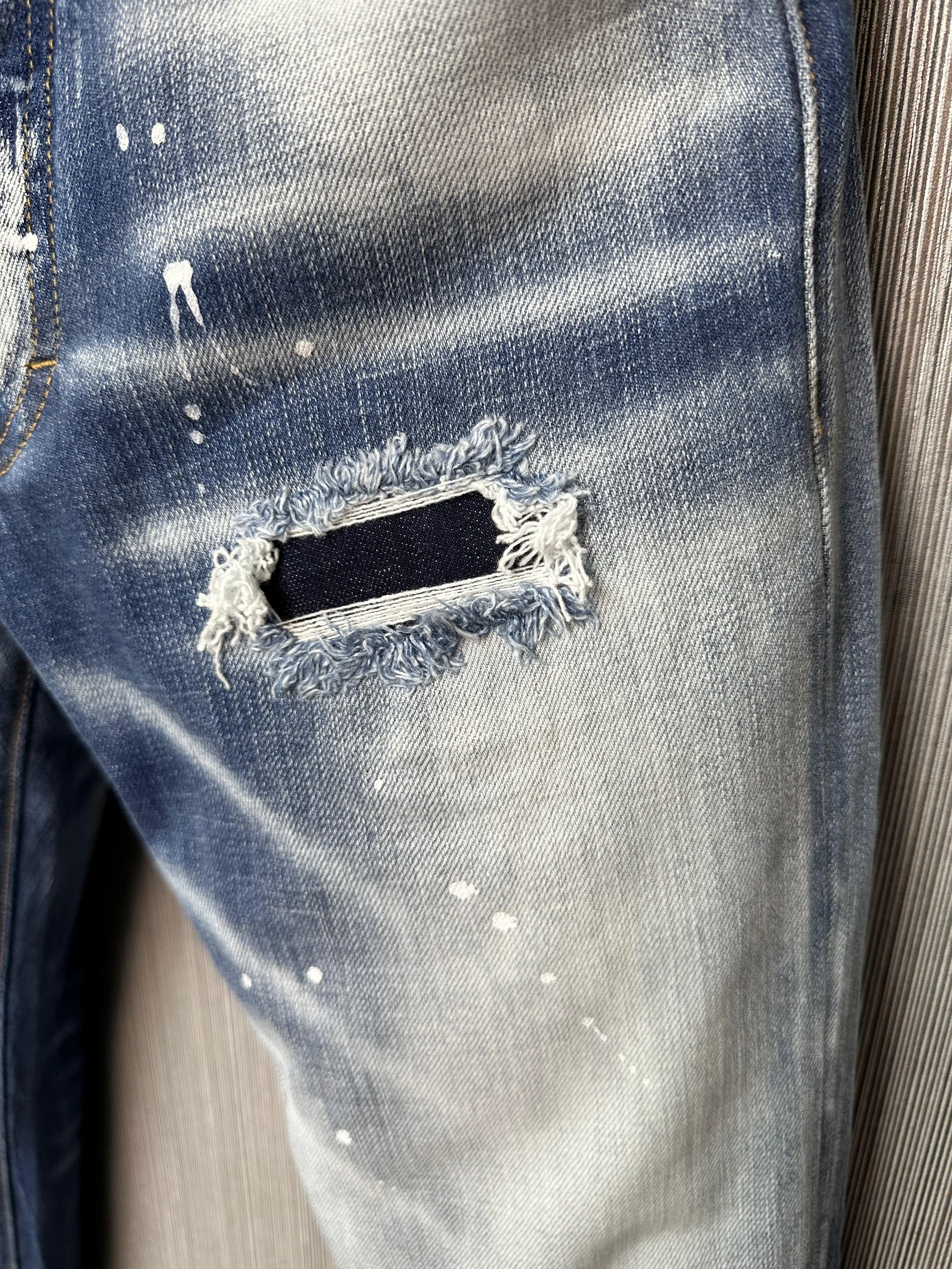 2024 autumn new D2 jeans for men, washed, worn out, patched, painted, button elastic, small foot blue