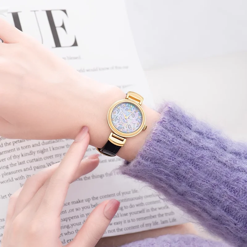 Orologio da donna Vivienne Westwood con quadrante iridescente in madreperla e diamanti