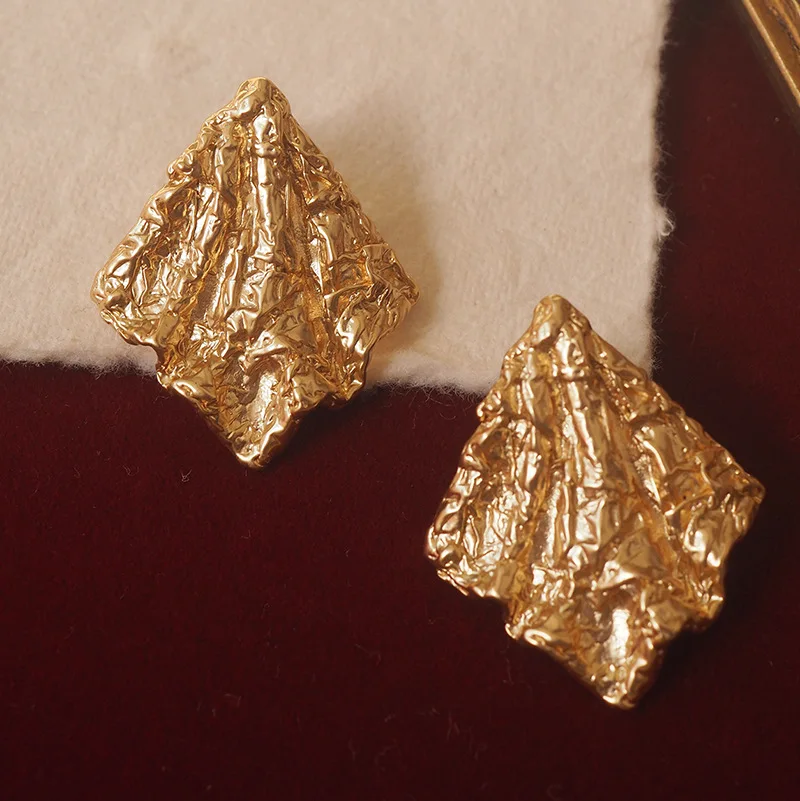 

High-End Vintage Euro-American Style Ear Studs - Fashionable Irregular Foil Pleated Design, Elegant