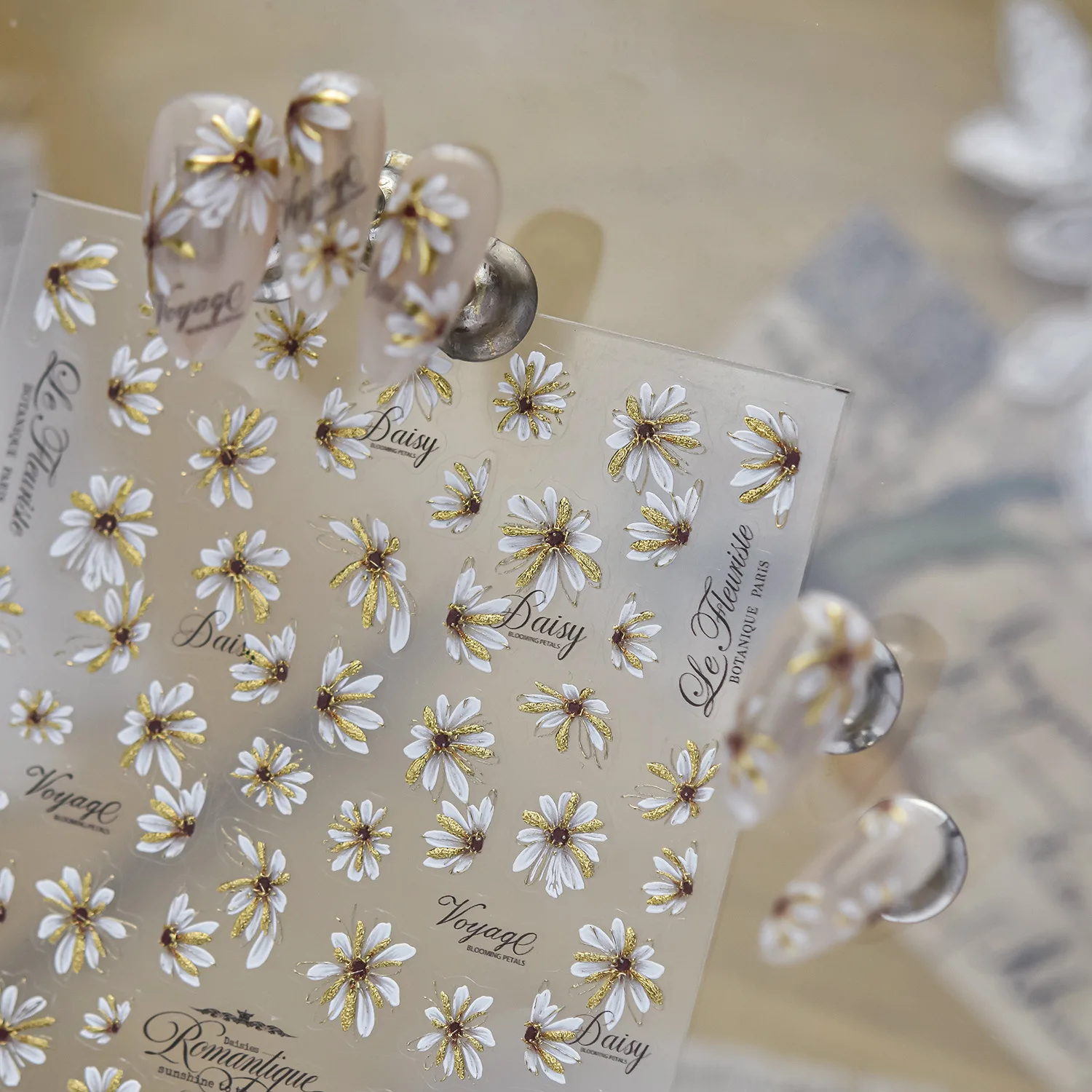 Pegatinas de Uñas Florales de - Gold Foil Flakes reseña y precio
