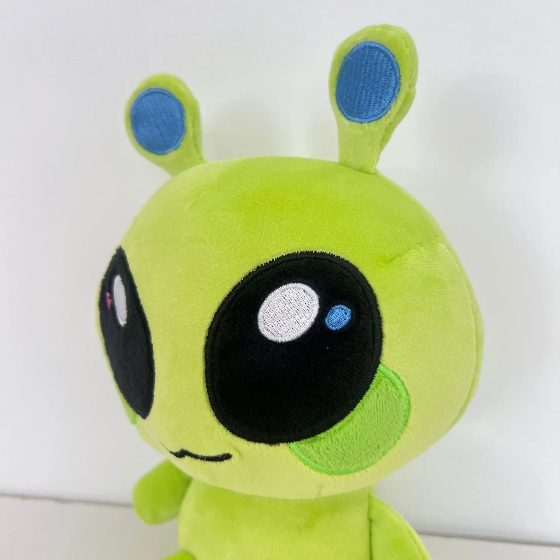 

Green Alien Plush Toy Anime Tentacled Horn Alien Monsters Horror Doll Boys Girls Soft Toys Stuffed Throw Pillow kids gifts