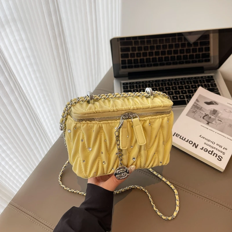 Słynne skórzane torebki damskie od projektantów, torebka crossbody z regulowanym paskiem od luksusowej marki damska listonoszka