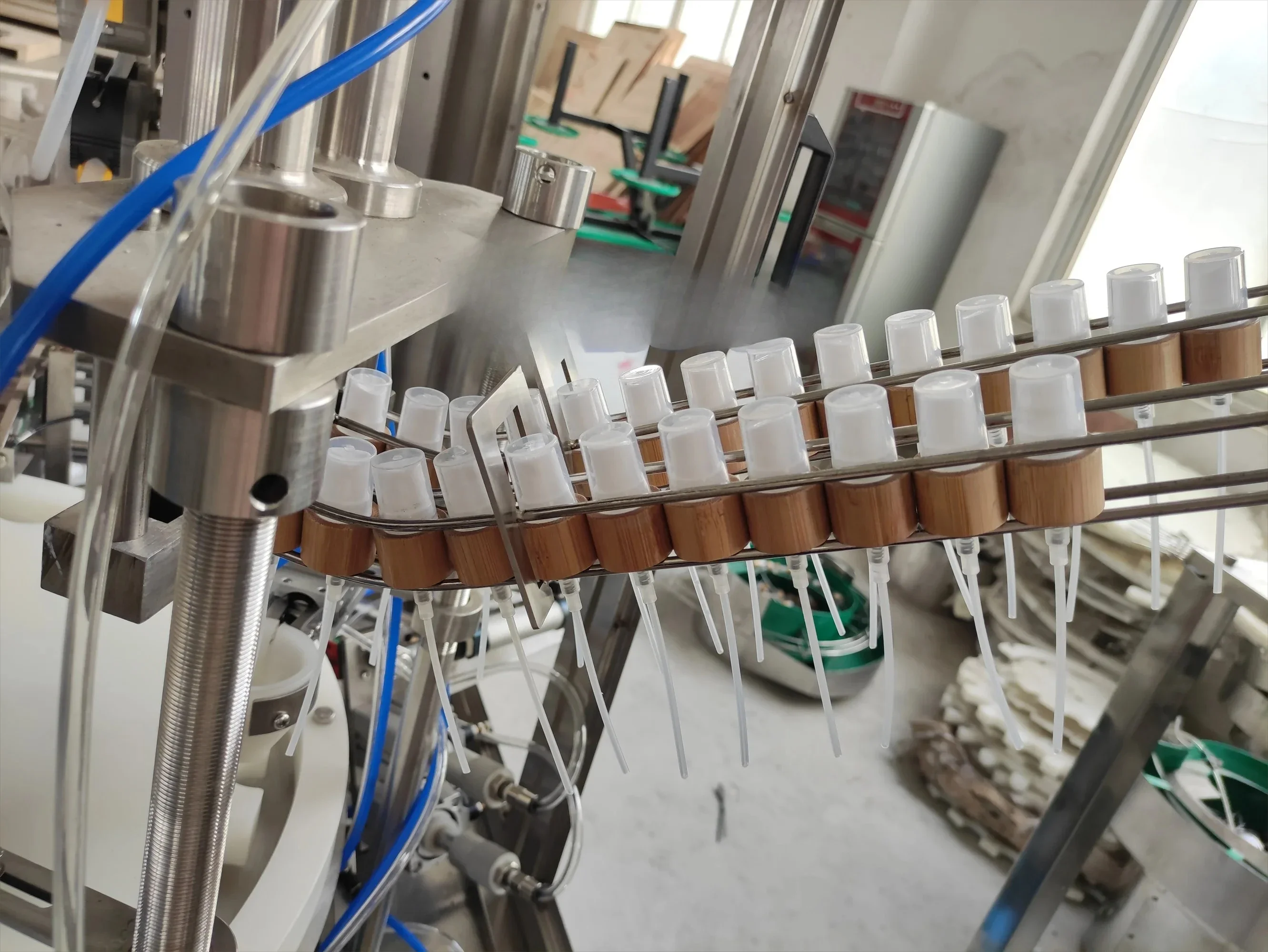 P4 Automatic 50ml 100ml 200ml Mist Sprayer Filling Machine Spray Filling Capping Machine