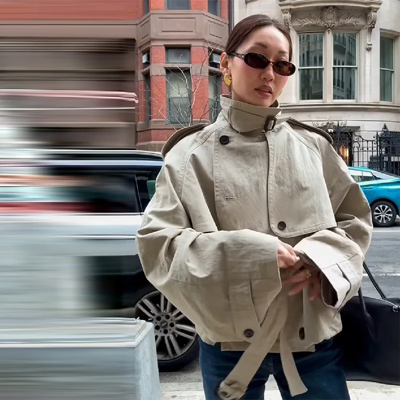 2026 Lässiger Doppelreihiger Kurzer Trenchcoat für Damen Einfarbiger Stehkragen Schnürung Vielseitige Jacke Neue Frühlings-Alltags-Oberbekleidung für Damen