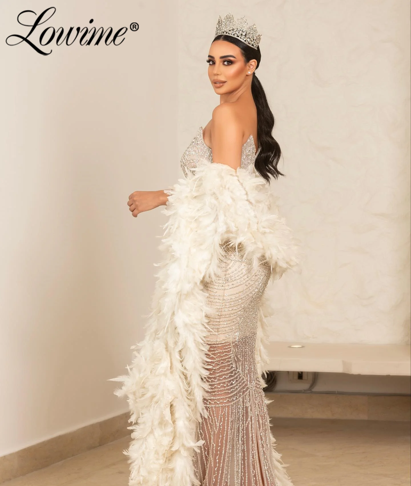 Luxury Celebrity Dresses 2024 Feathers Long Evening Dress Robe With Cape Sleeves Mermaid Wedding Party Dress Beads Prom Gowns