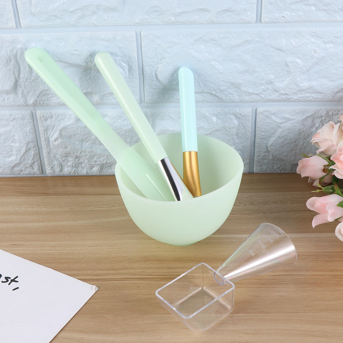 

5pcs /Set Facial Mask Bowl Kit Silicone Mixing Bowls Diy Skincare Tools Set Green Lightweight Durable Easy Clean Space