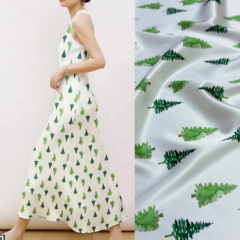 

Рождественские елки с принтом на белой саржевой шелковой ткани идеально подходит для летнего платья, брюк, юбки, четырехсезонной пижамы для шитья своими руками R2687