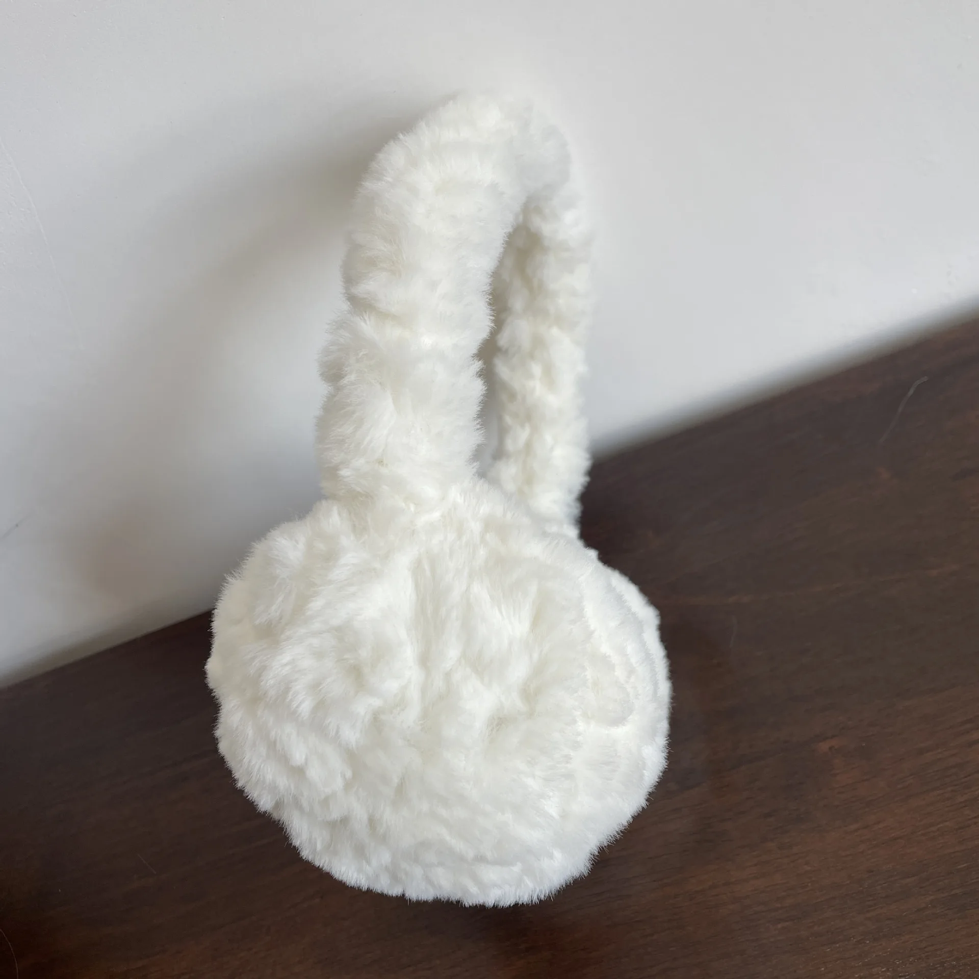 الأبيض تقليد الصوف طويل الشعر أفخم غطاء للأذنين الشتاء سميكة الدافئة غطاء للأذنين موضة غطاء للأذن في الهواء الطلق الملحقات