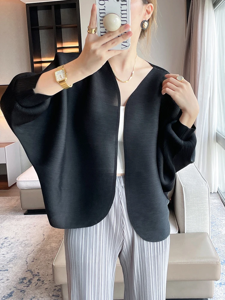 LANMREM Pleated Shirt For Women Batwing Sleeves Loose Design Cardigan Versatile Short Top 2023 Autumn New Clothes 2DA2044