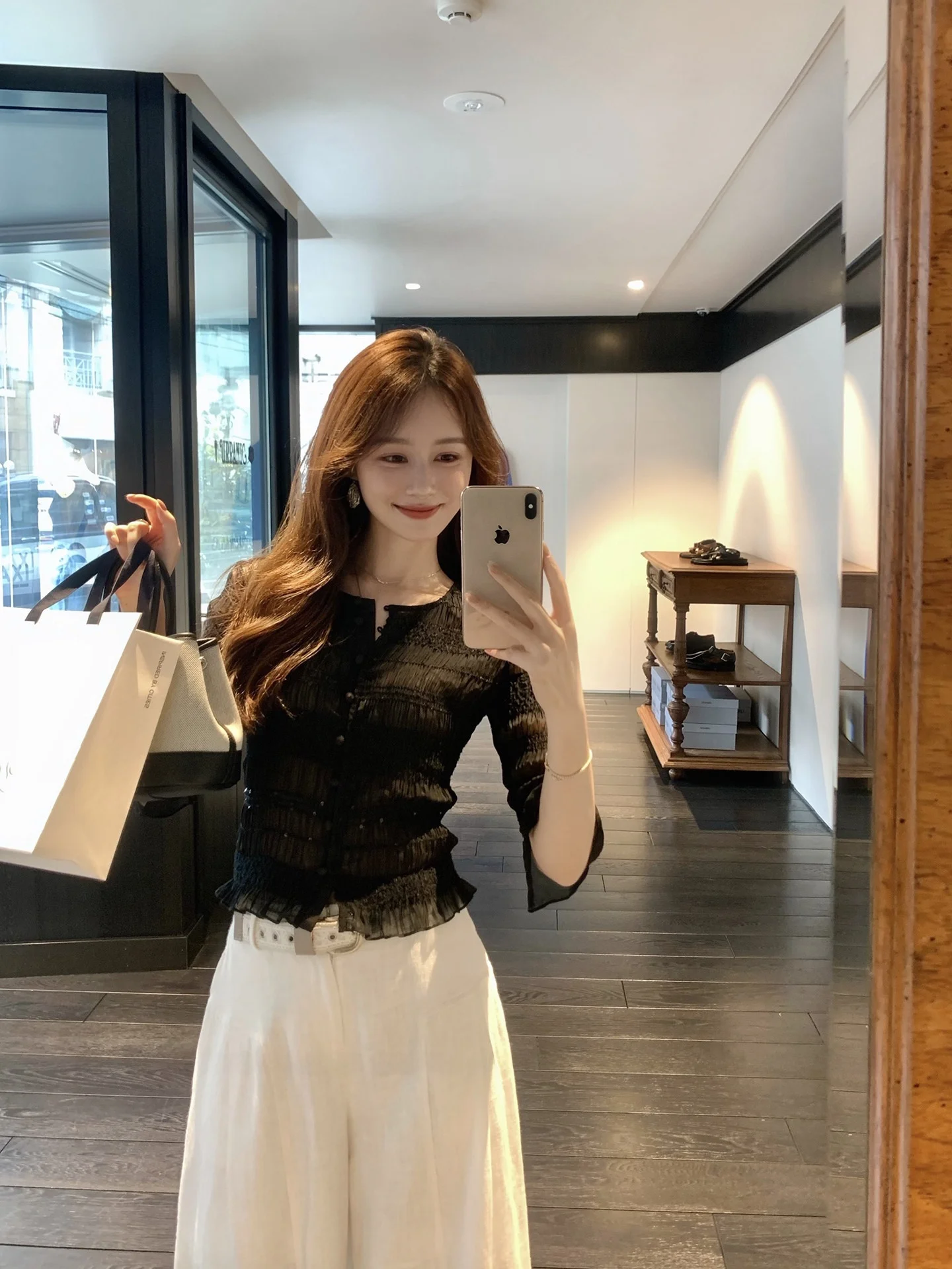 

My Lily Embroidered Shiny Sequin Pleated Elastic Skin-friendly Bell Sleeve Open Cardigan Women's Casual Style Short Shirt