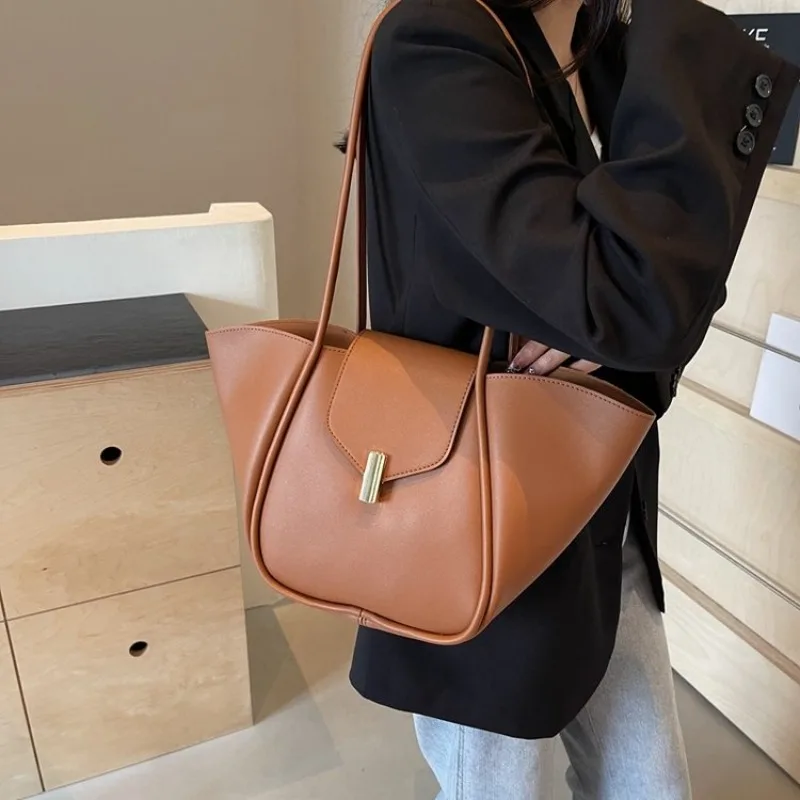 

Современная женская сумка с безопасной магнитной застежкой, сумка на плечо под мышками для легкого доступа и современного удобства