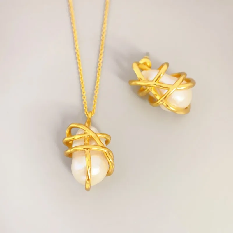 

New French Retro High-end Classic Fashion Inlaid with Baroque Breeding Pearl Copper Temperament Earrings Necklace Jewelry Sets