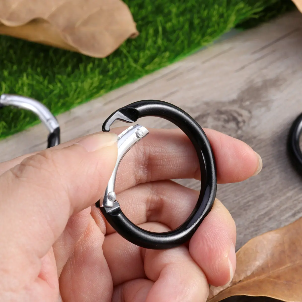 4Pcs Cylindrical Aluminum Carabiner Hook Key Holder Heavy Duty Oxidation Coating Fade Resistant Portable for Keys Bottles Gear