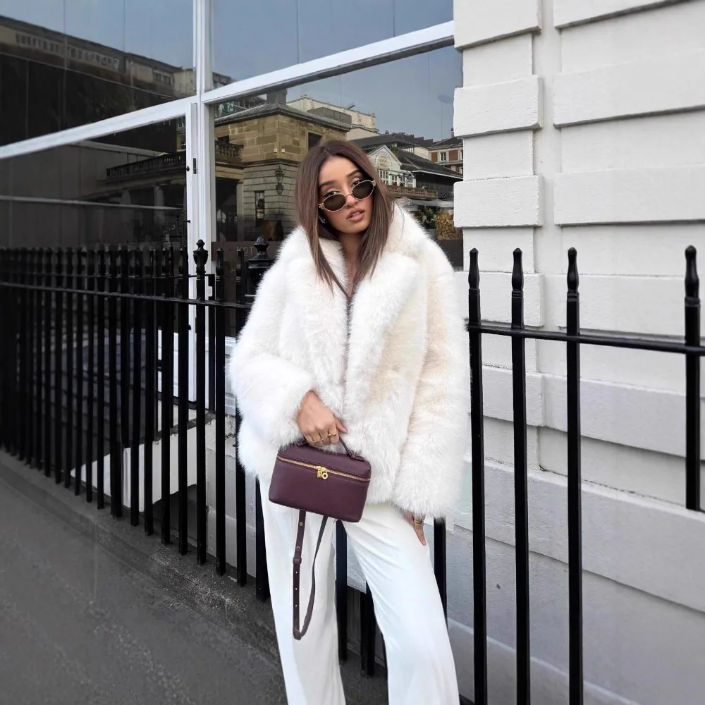 معطف شتوي نسائي لعام 2025 من الفرو الصناعي متعدد الاستخدامات أنيق من فرو الثعلب سترة قطيفة بياقة على شكل طية صدر السترة ملابس خارجية من الفرو الاصطناعي للسيدات