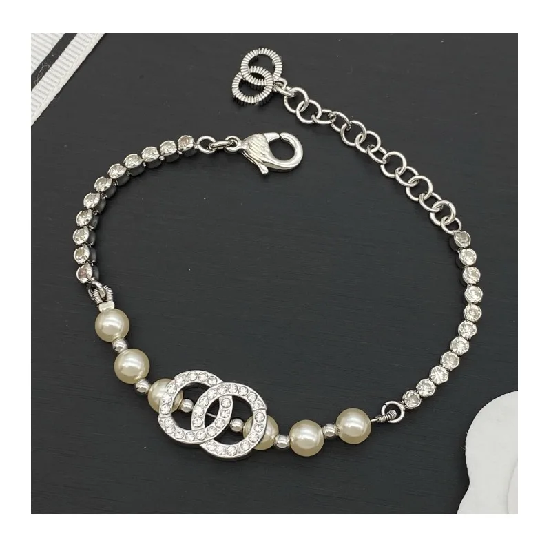 

New Small Fashion Light Luxury High-end Bracelet, Rhinestone Double Bracelet, Women's Diamond-encrusted Pearl Bracelet.