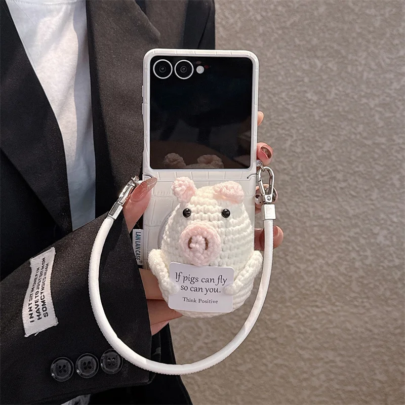 

Funny Cute Knitted Pig Magnetic Stand Phone Case For Samsung Z Flip 7 6 5 ZFlip6 ZFlip5 Cover with Hand Rope For Magsafe Cases C