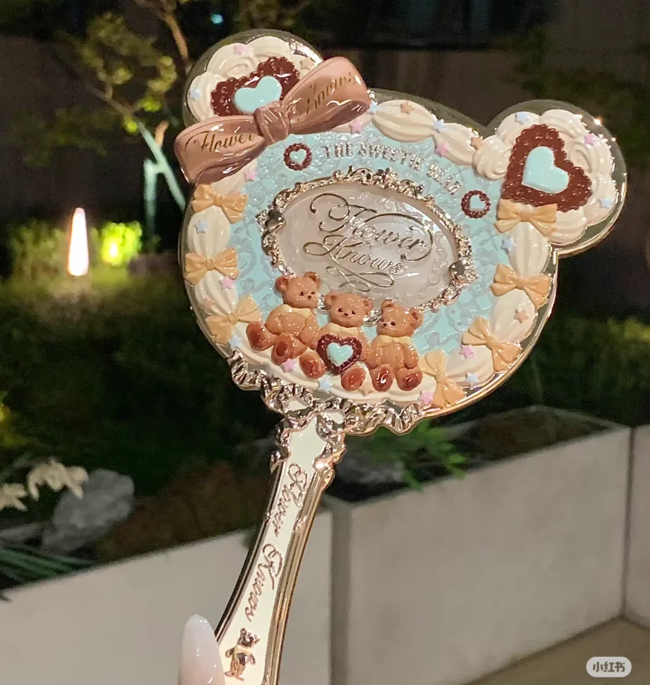 Flower Knows Sweetie Bear Collection Handhoudspiegel 3 soorten Prachtige reliëf make-up tools Leuke HD make-upspiegel