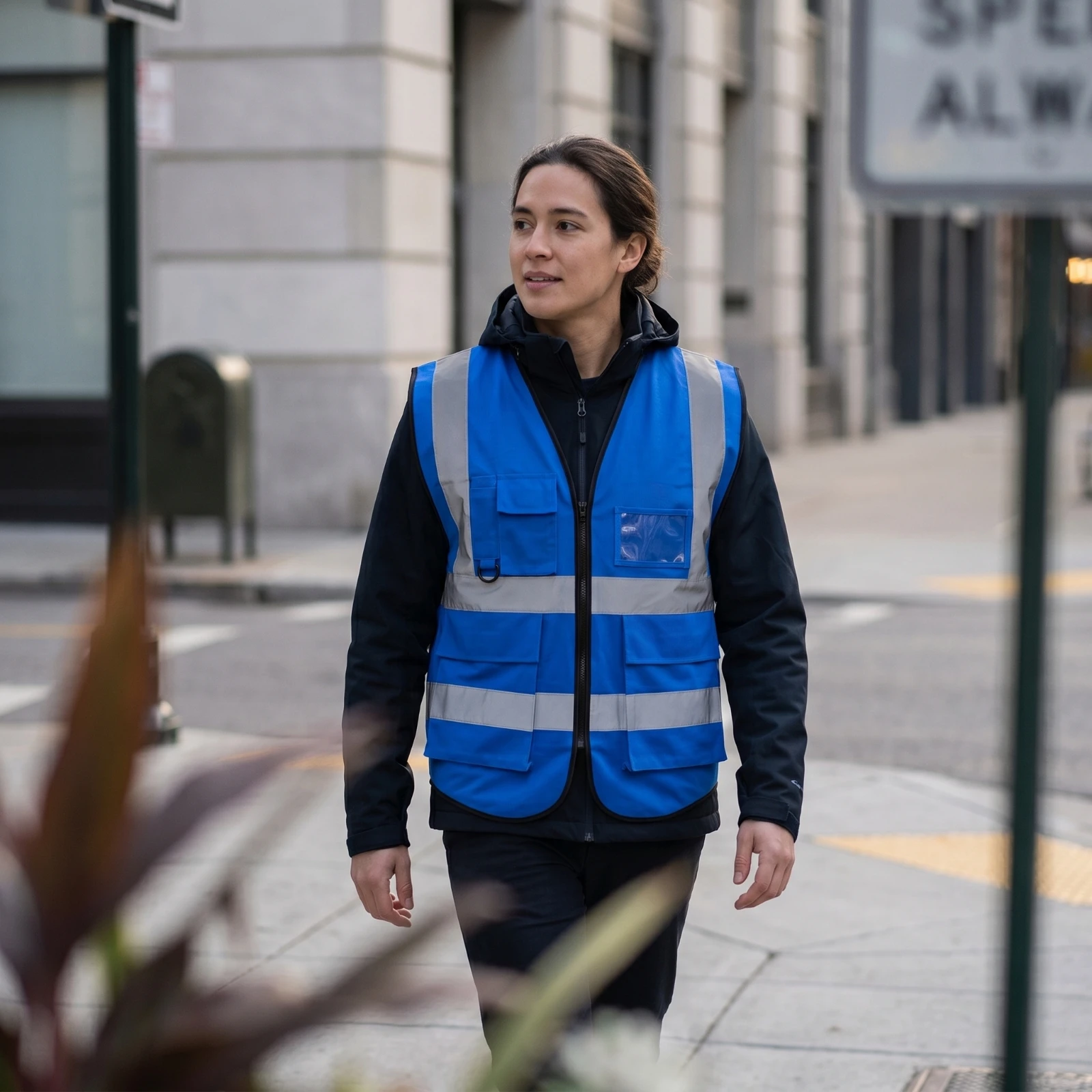

Reflective Safety Vest with Pockets Multi-Pocket Reflective Safety Vest with Zipper Lightweight Skin-Friendly