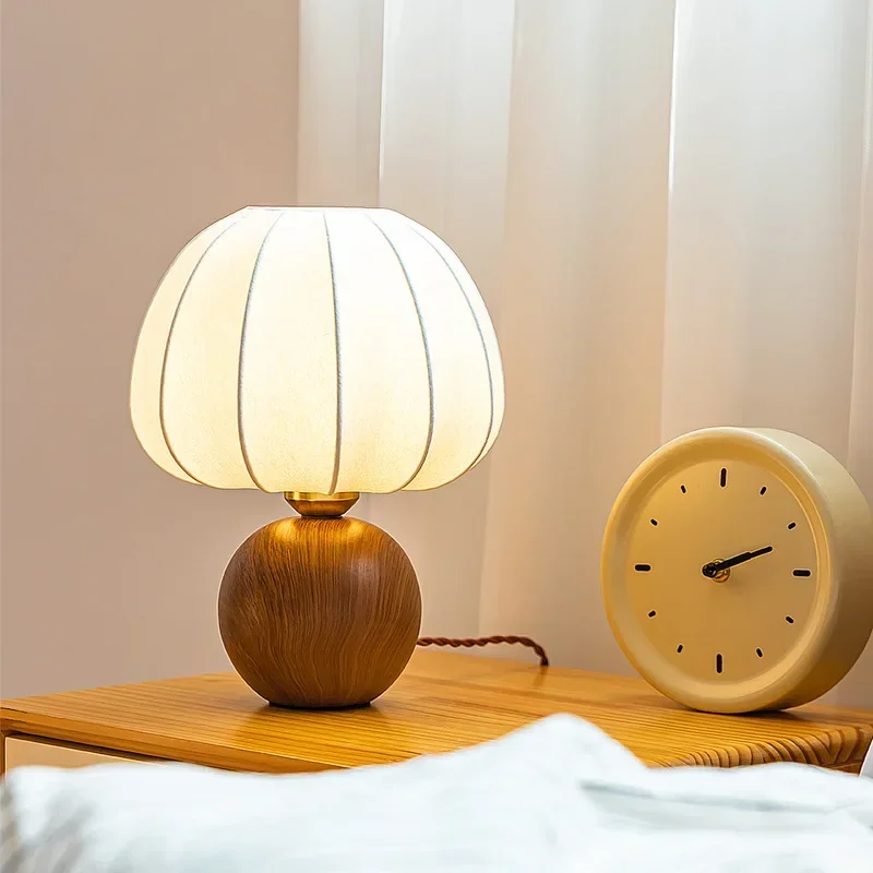 

American Vintage Silk Table Lamp Hotel Room Exhibition Hall Room Lamp Study Creative Bedroom Decoration Wood Grain Base Bedlight