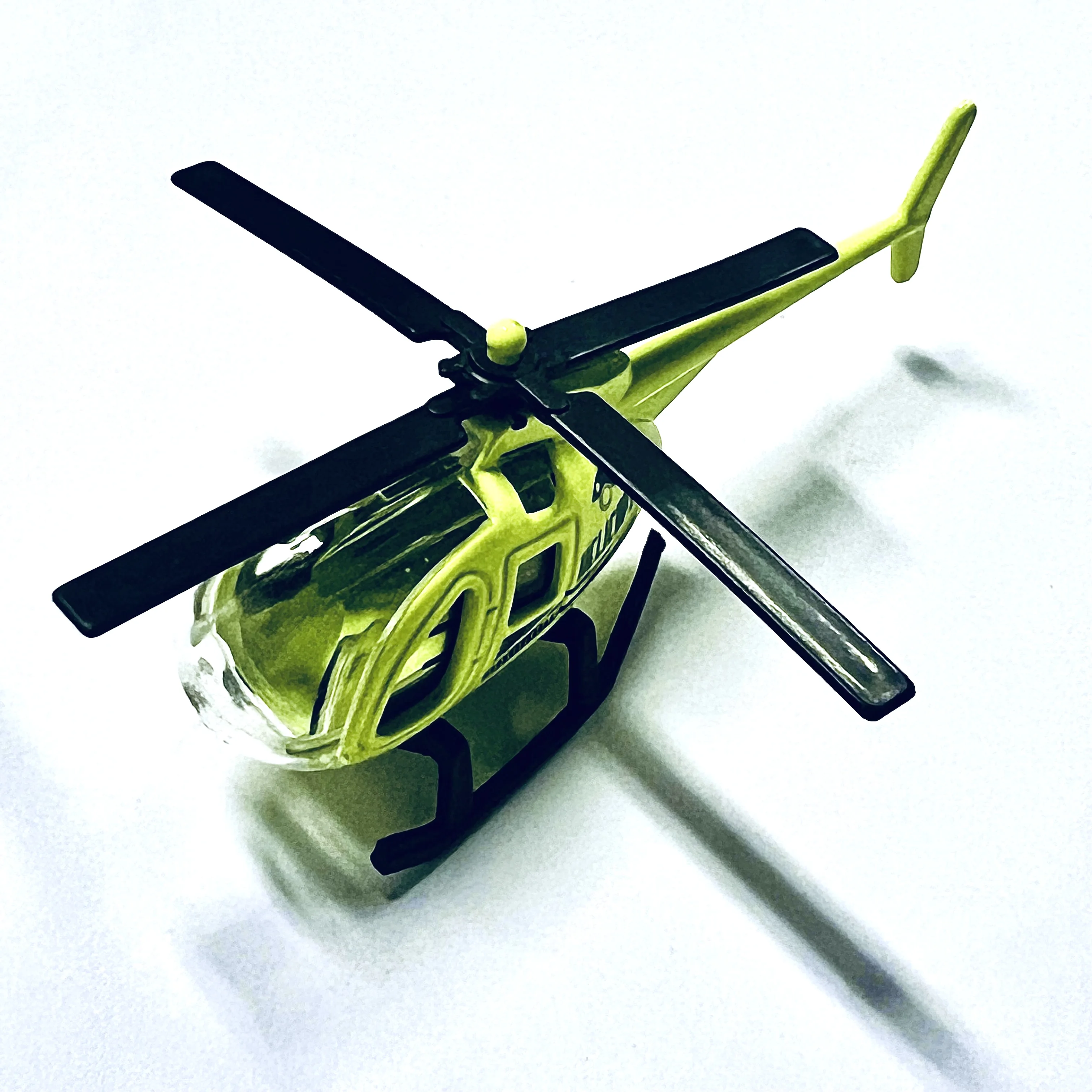 Mini modelo de helicóptero de aleación, adorno de metal para niños, helicóptero armado para niños y bebés.