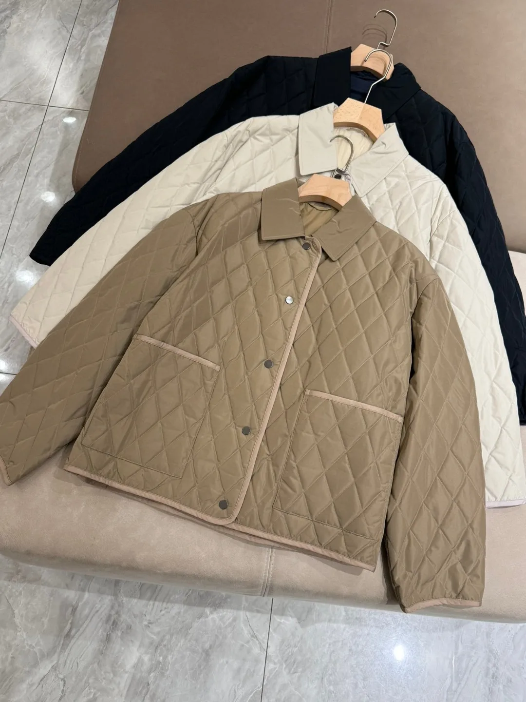 Loose casual solid color quilted thin down jacket