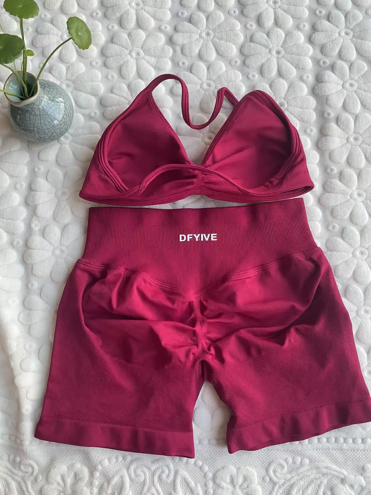 DFYIVE اليوغا الصالة الرياضية مجموعة 2 قطعة النساء Strappy اليوغا الصدرية الأعلى تجريب Scrunch السراويل الرياضية البدلة اللياقة البدنية الملابس سلس اليوغا مجموعة