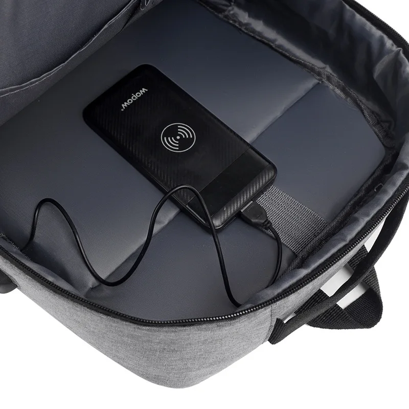 Europe and the United States men's business commuter computer backpack 15.6 inch computer backpack new rechargeable backpack
