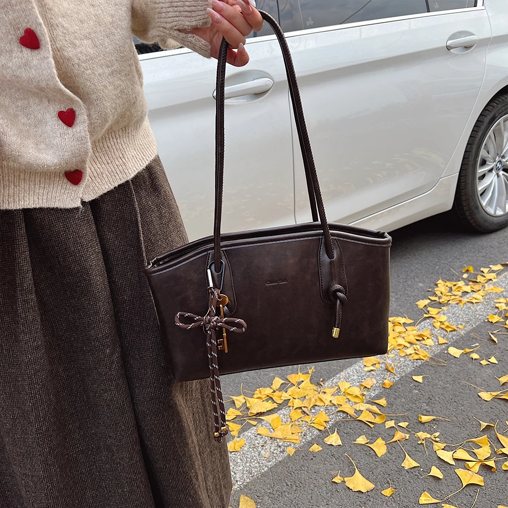 

Женская кожаная сумка через плечо с подвеской, сумка-хобо, стильная сумка-тоут (кофе)