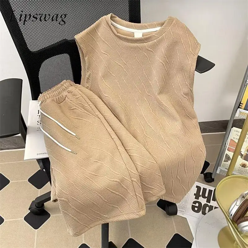 

Stylish Mens Sleeveless Two Pieces Suits 2025 Summer Streetwear Fashion Textured Tank Top And Shorts Sets Men Vintage Outfits
