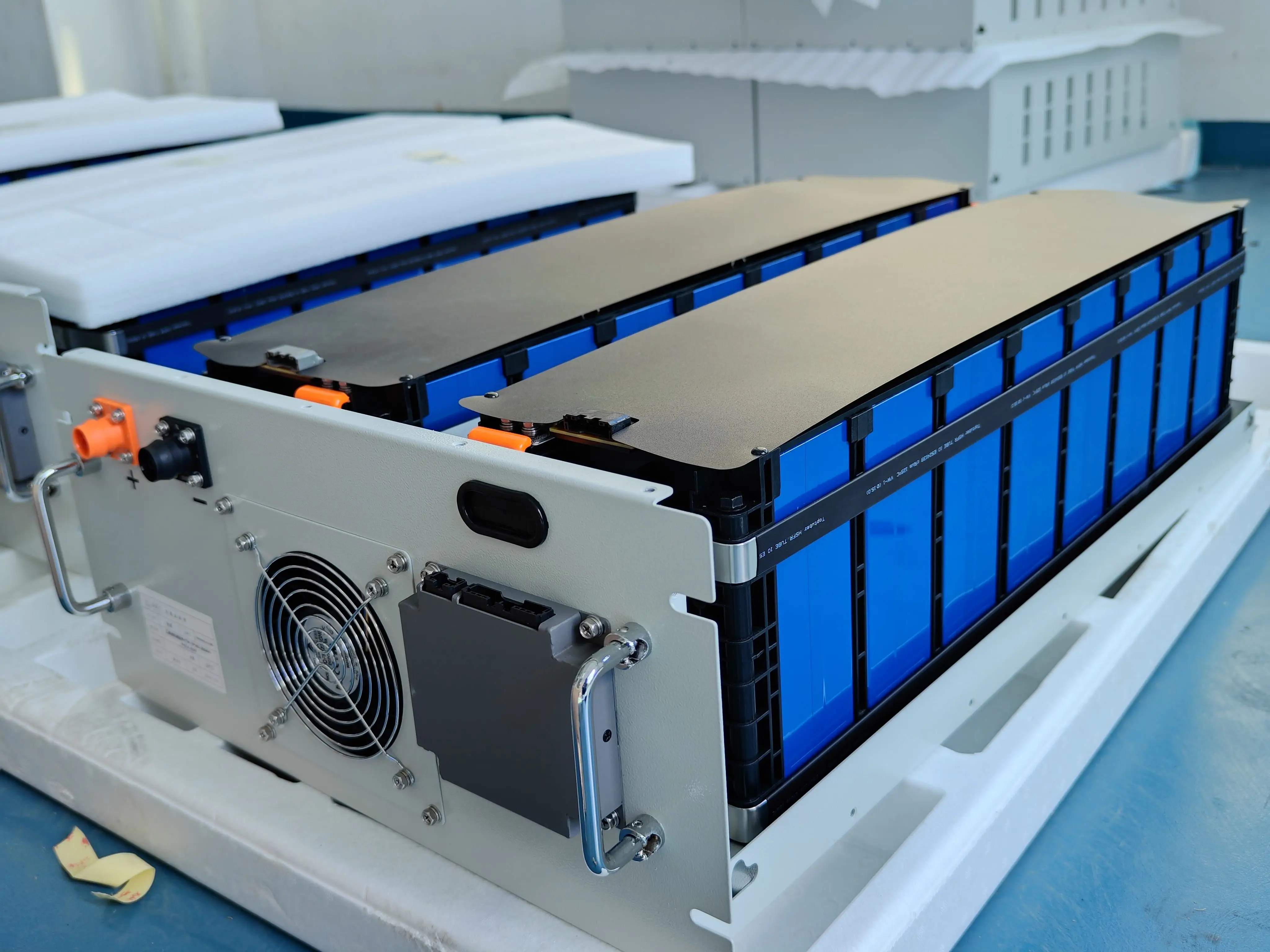 نظام تخزين 100KW مع نظام EMS والطاقة الكهروضوئية 215kWh 241kWh بطارية خزانة تعمل بالطاقة الشمسية لتبريد الهواء في الهواء الطلق Lifepo4 Type #3