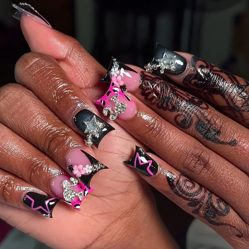 24 piezas uñas postizas rosas nude cortas de pico de pato con estampado de leopardo, moños 3D, mariposas y cerezas 5