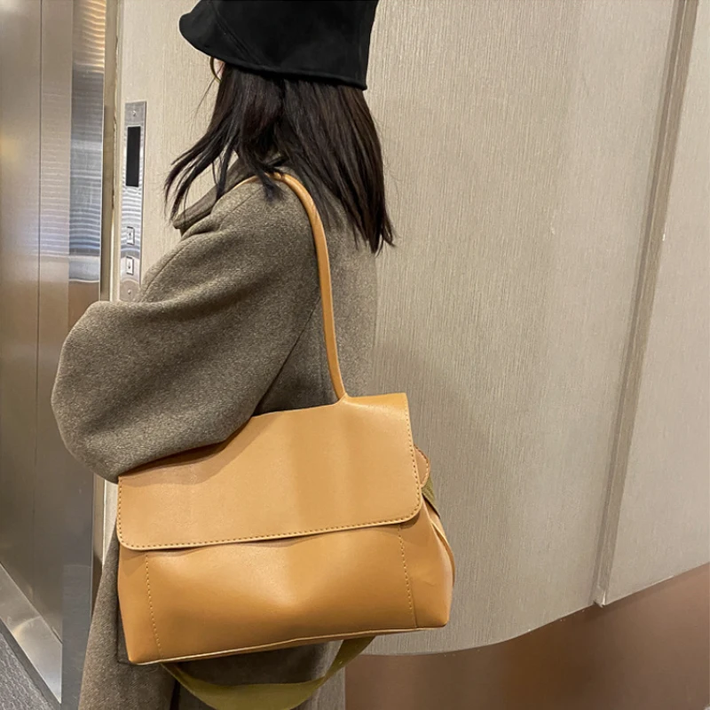 New Simple Fashion Handbags for Women Large Capacity Shoulder Bags 2023 New Underarm Briefcase Crossbody Bags Solid Color Bags