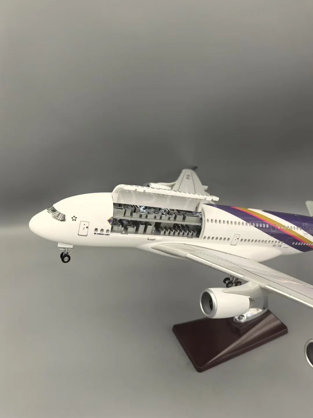 Airplane Model A380 Thai Airlines 47cm 1:160 Scale Diecast Resin Openable Cabin Door With LED Light Christmas Airplanes Decorati