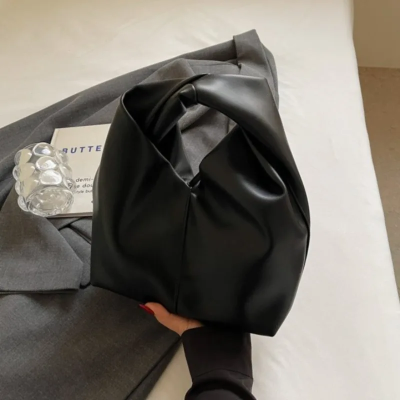 

Новый плиссированный дизайн, модная однотонная сумка-облако, простая и элегантная ручная сумка для пельменей из мягкой кожи