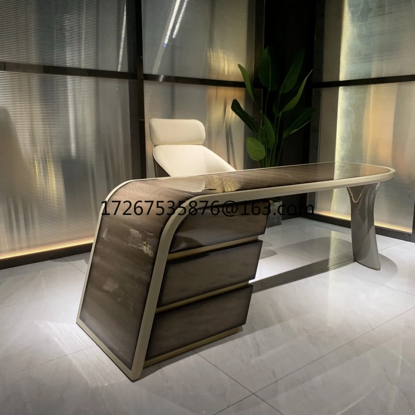 

Italian light luxury solid wood desk post-modern high-end simple designer desk