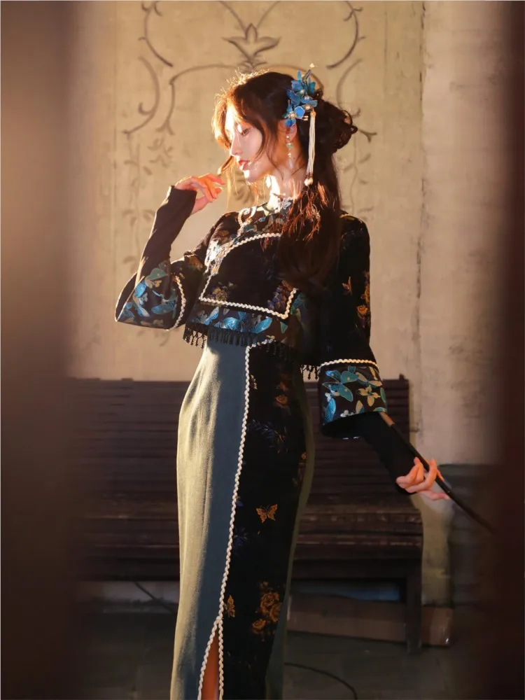 

Design a two-piece velvet and cheongsam long dress that combines Han Western styles for women