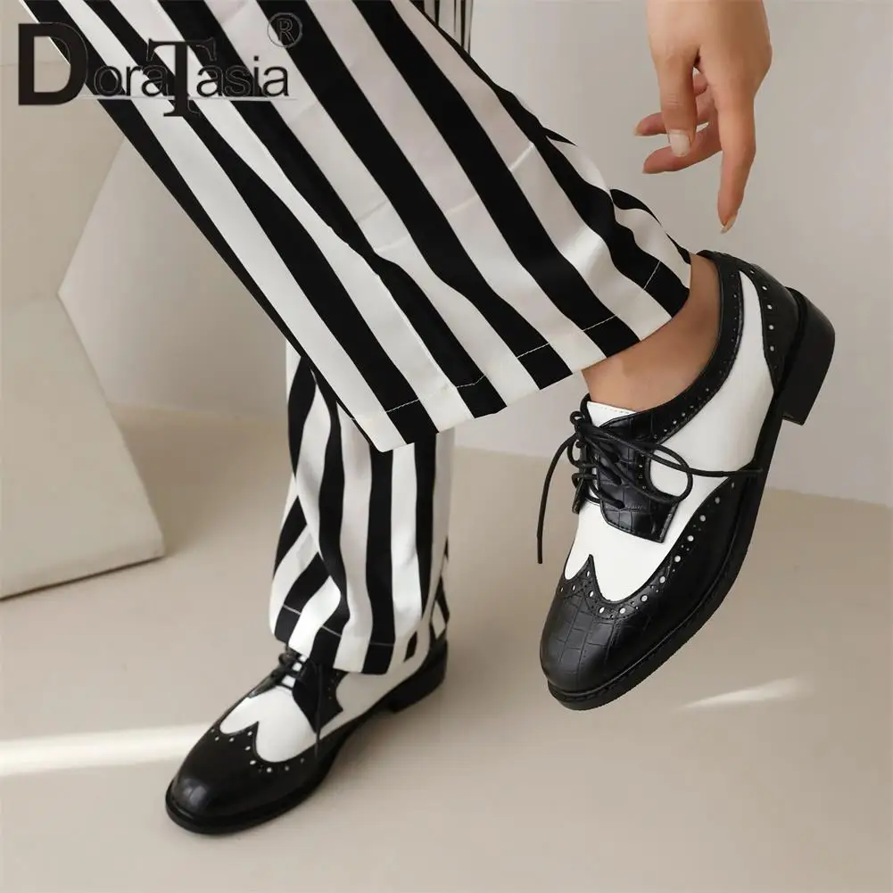 Big Size 43 Brand New Ladies Mixed Colors Brogue Shoes Fashion Chunky Heels Lace-up women's Flats Casual Office Pump Woman Shoes