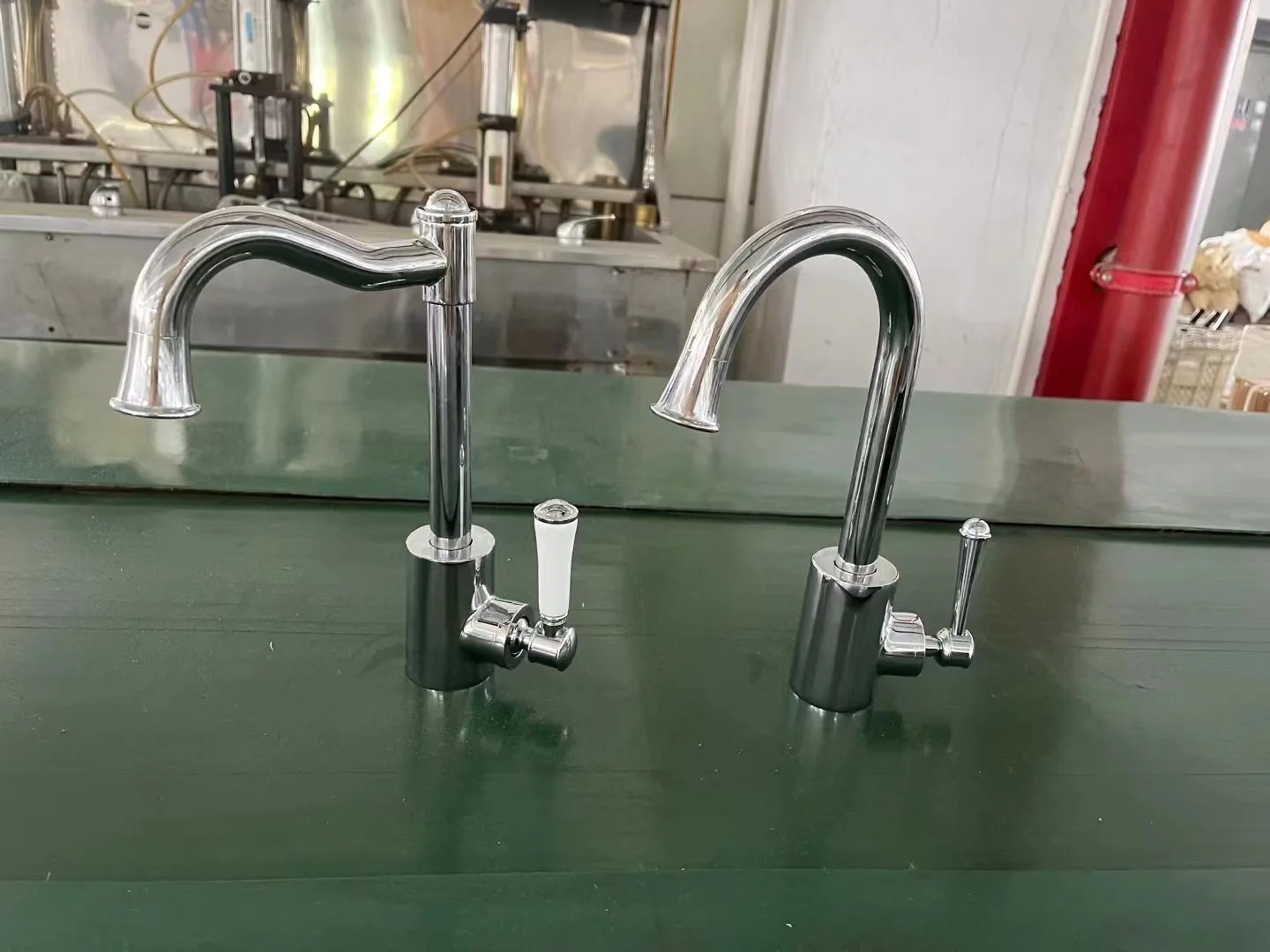 Basin faucet Simple faucet, hot and cold single hole faucet