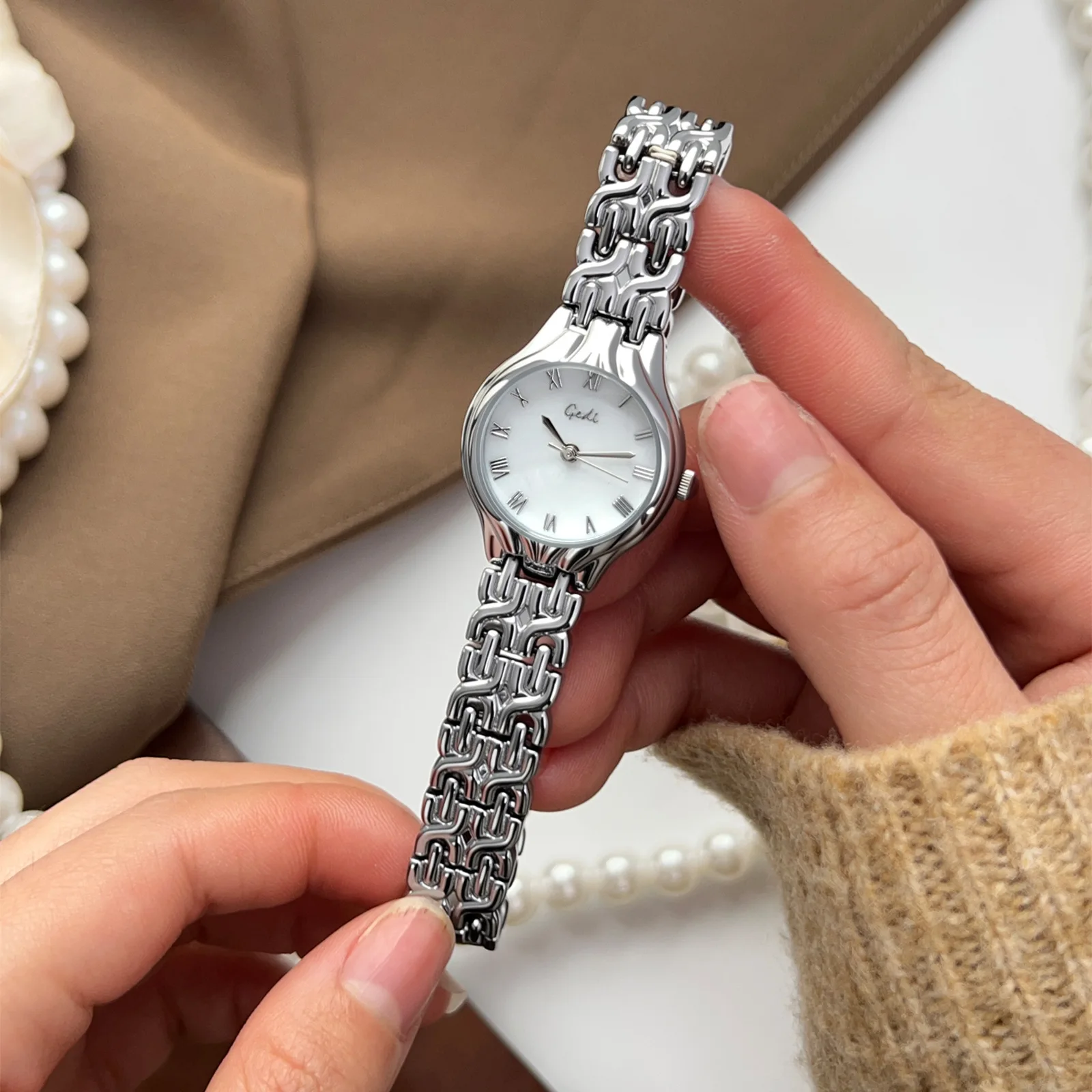 New Women's Watches Light Luxury Gold and Silver Bracelet Roman Digital Quartz Watch Simple Advanced Wristwatch