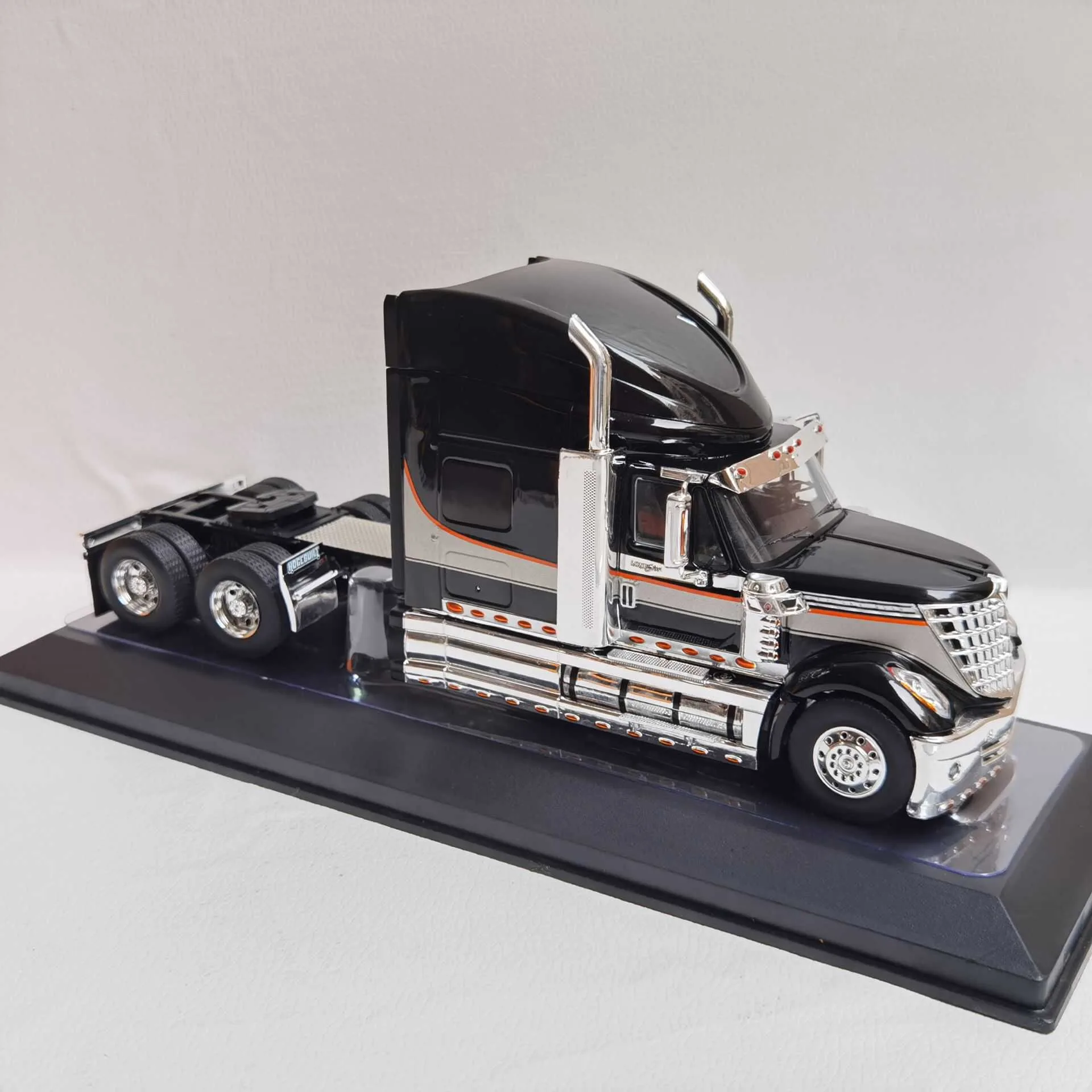 1:43 Scale 2010 Alloy Truck Model Collection Ornaments