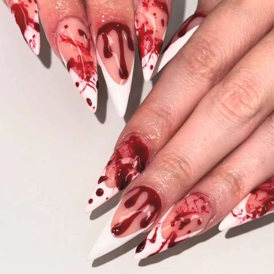 24 stuks nudekleurige kunstnagels voor Halloween, met bloedvlekken, jade, lange puntige opzetnagels, acryl, feestelijke nepnagels