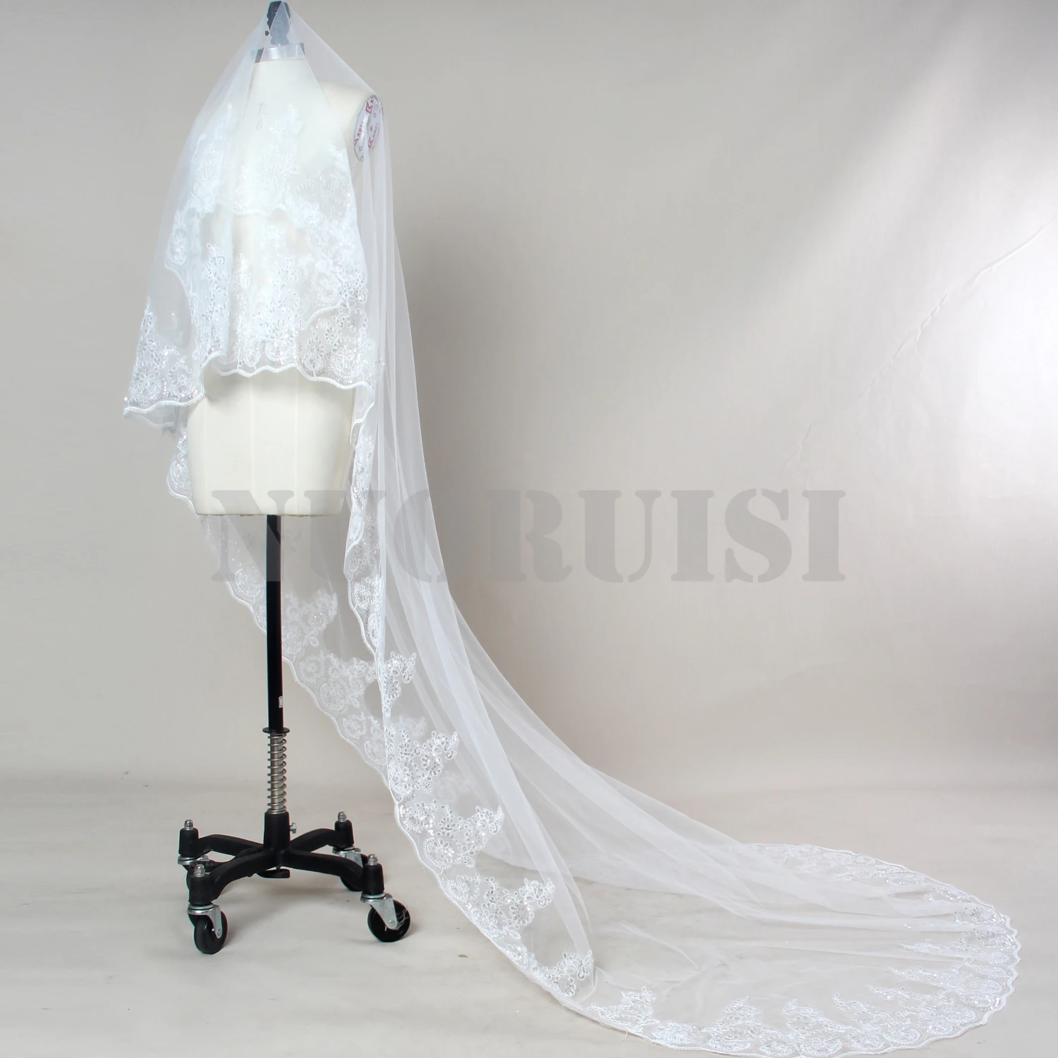 Biały/Ivory 1 Tier Cathedral Veil na ślub panny młodej z Bling koronki krawędzi Bridal Blusher ślubne welony klatka akcesoria