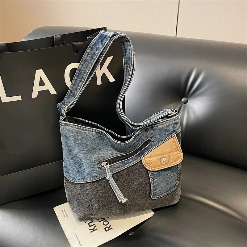 Durable denim women's single-shoulder bag with contrasting colors and large capacity for commuting and travel crossbody