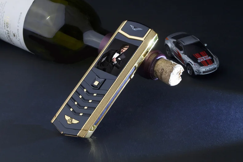 Metal Body Luxury Bar Phone K9 Dual Sim Bluetooth Dialer Senior Mobile Cellphone Invisible Keyboard V9